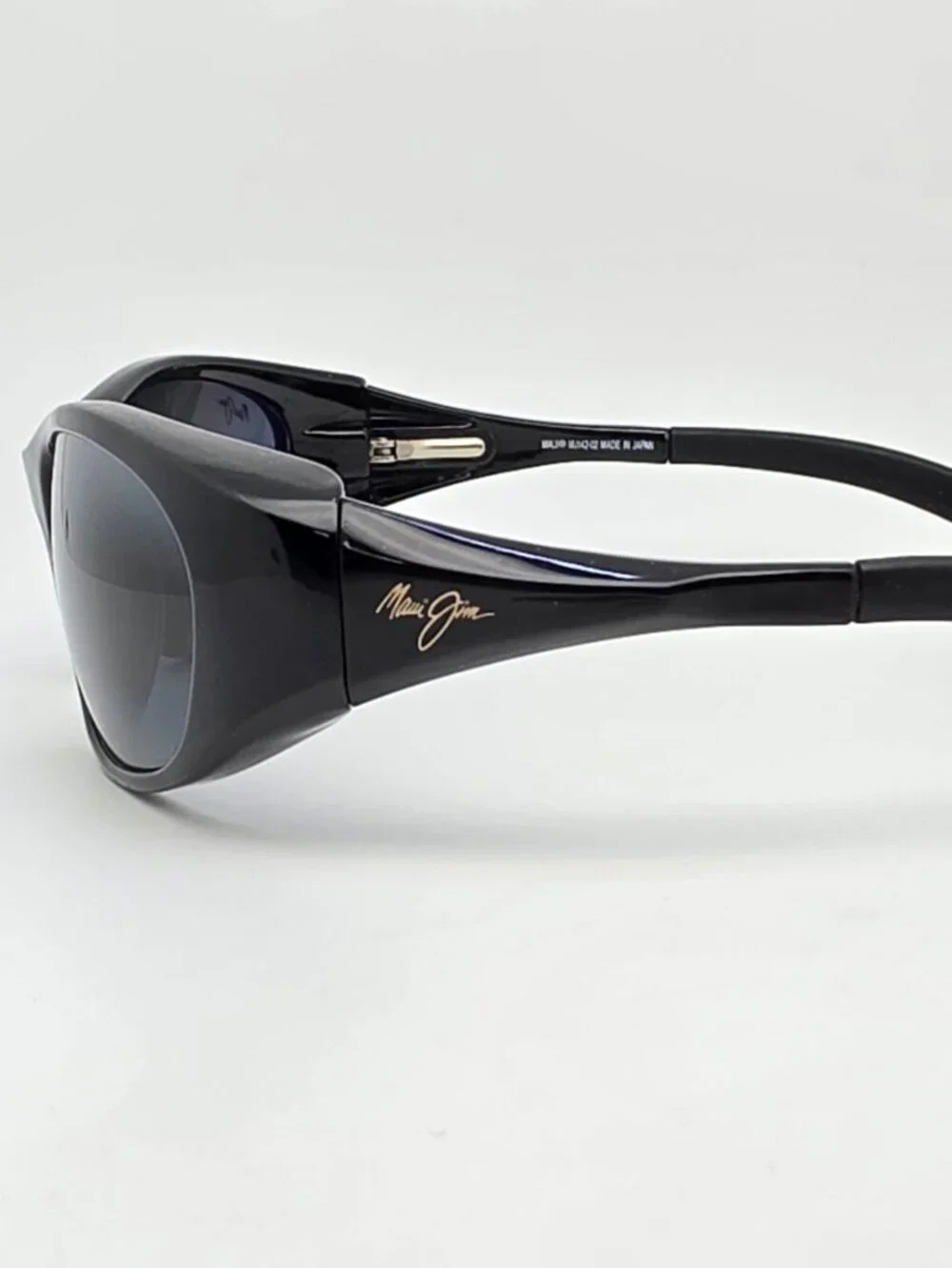 Maui Jim MJ142-02 Volcano Black Frame Polarized Grey Glass Lens Sunglasses Japan